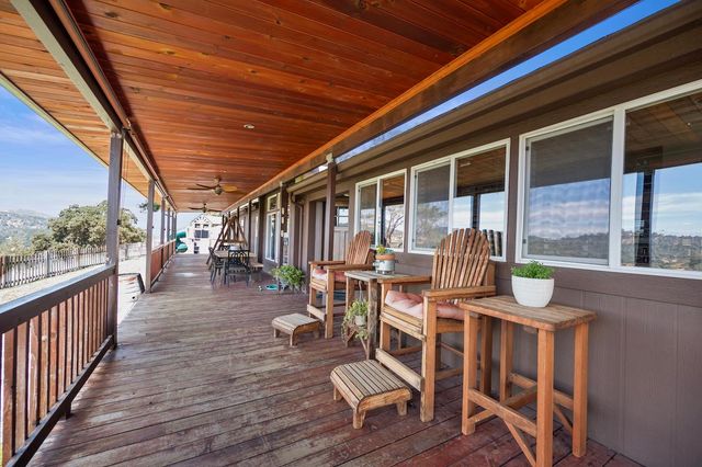 1560 Pinto Dr, Angels Camp, CA 95222