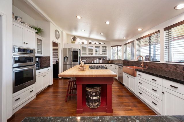 1560 Pinto Dr, Angels Camp, CA 95222