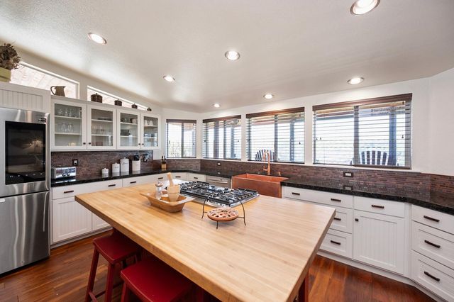 1560 Pinto Dr, Angels Camp, CA 95222