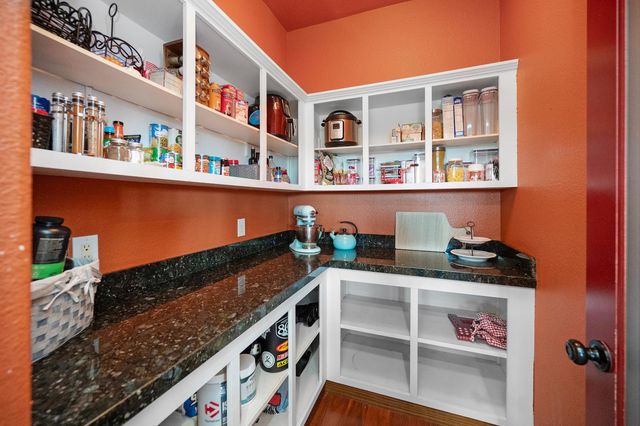 1560 Pinto Dr, Angels Camp, CA 95222