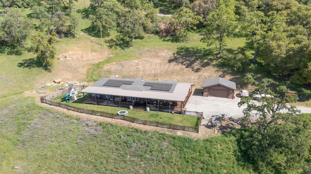 1560 Pinto Dr, Angels Camp, CA 95222