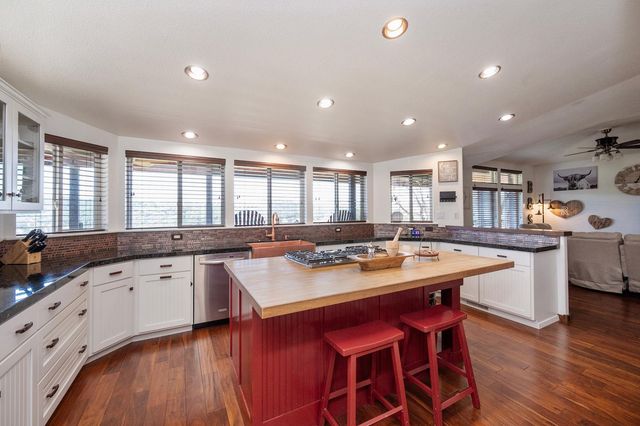 1560 Pinto Dr, Angels Camp, CA 95222