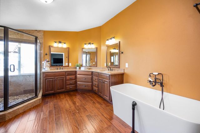 1560 Pinto Dr, Angels Camp, CA 95222