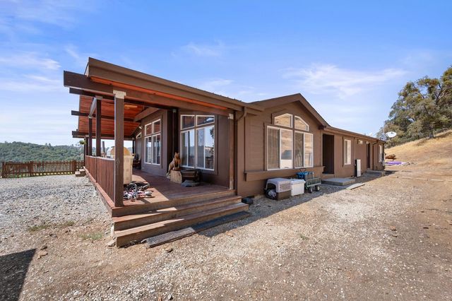 1560 Pinto Dr, Angels Camp, CA 95222