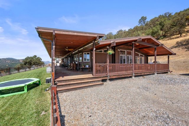 1560 Pinto Dr, Angels Camp, CA 95222