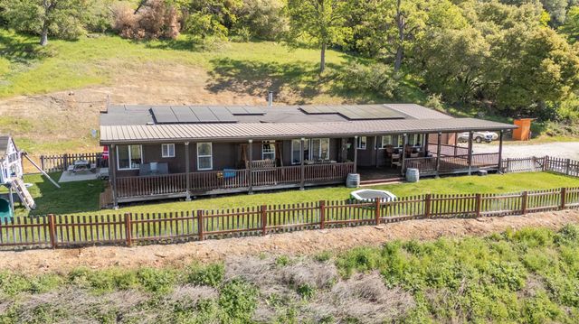 1560 Pinto Dr, Angels Camp, CA 95222