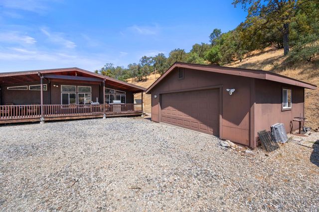1560 Pinto Dr, Angels Camp, CA 95222