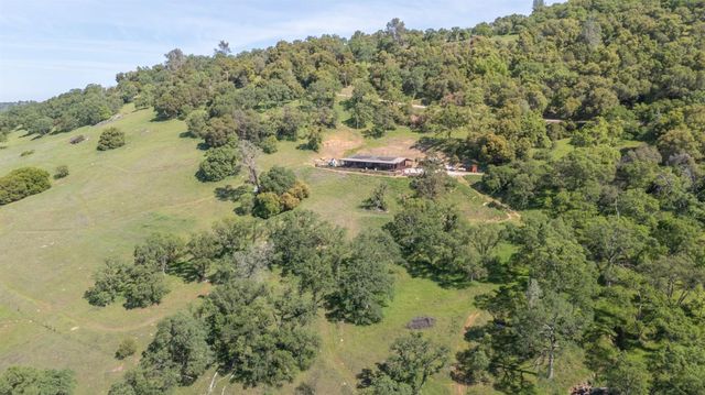 1560 Pinto Dr, Angels Camp, CA 95222