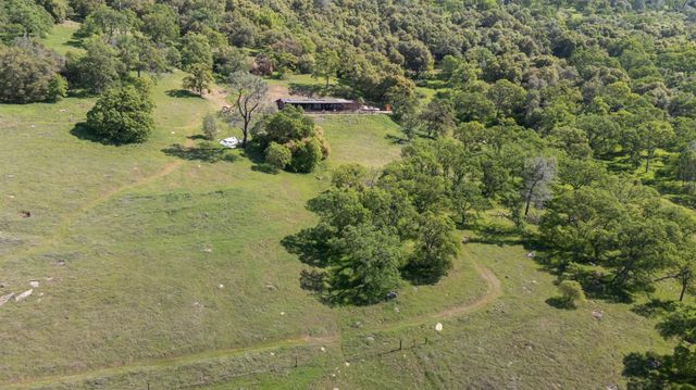 1560 Pinto Dr, Angels Camp, CA 95222