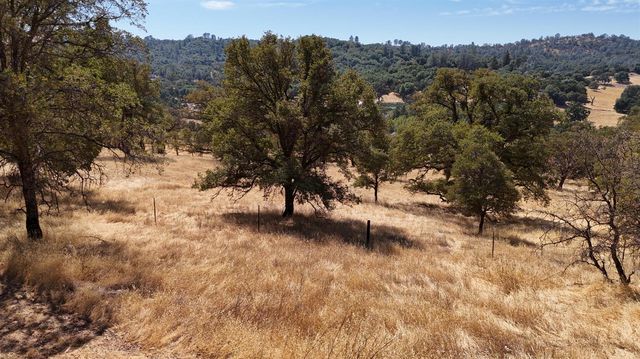 1560 Pinto Dr, Angels Camp, CA 95222