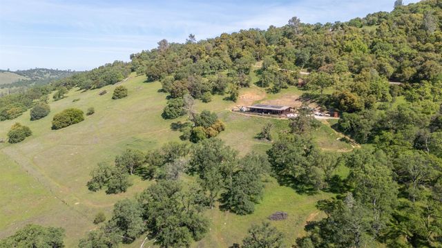 1560 Pinto Dr, Angels Camp, CA 95222