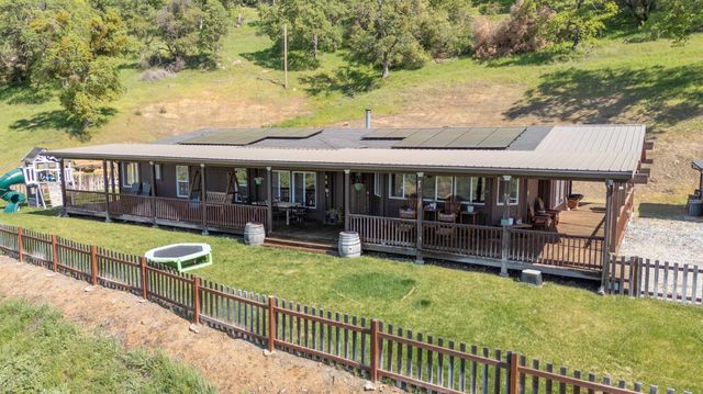 1560 Pinto Dr, Angels Camp, CA 95222