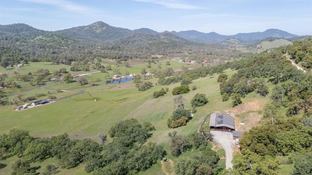 1560 Pinto Dr, Angels Camp, CA 95222