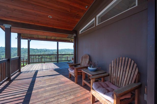 1560 Pinto Dr, Angels Camp, CA 95222