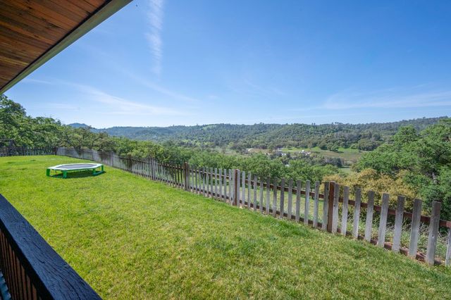 1560 Pinto Dr, Angels Camp, CA 95222