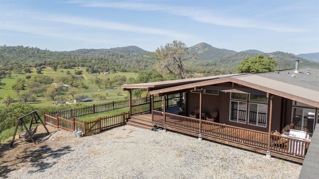 1560 Pinto Dr, Angels Camp, CA 95222