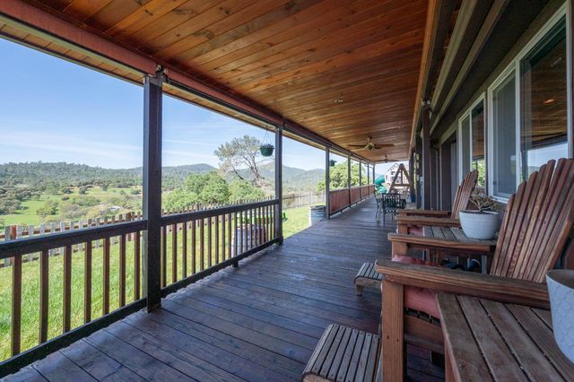 1560 Pinto Dr, Angels Camp, CA 95222