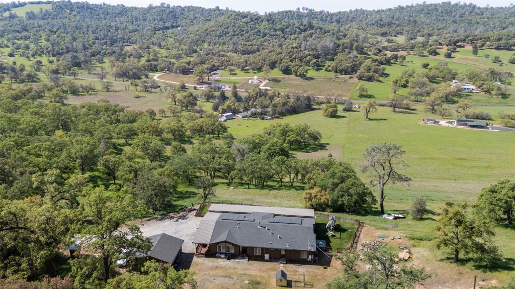 1560 Pinto Dr, Angels Camp, CA 95222