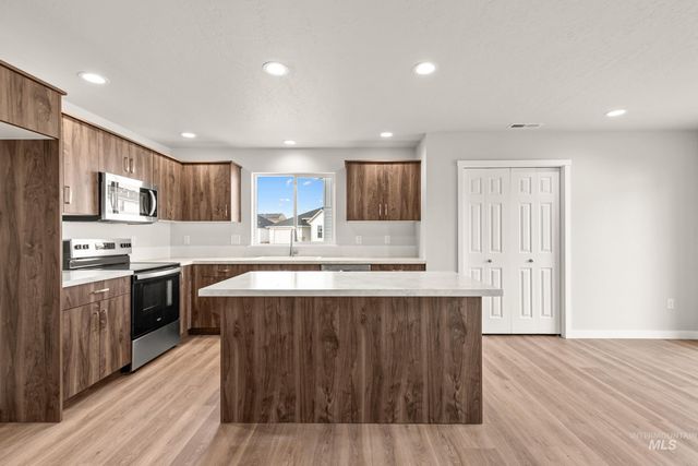 13704 Redway Ct, Caldwell, ID 83607