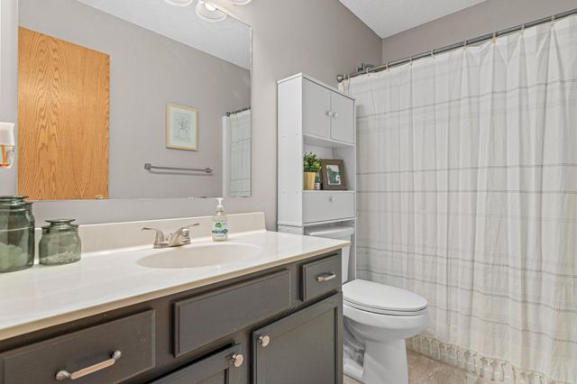 326 Braeburn Drive, Shakopee, MN 55379