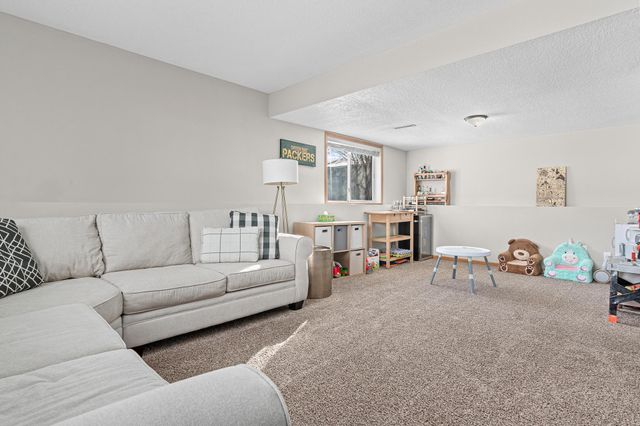 326 Braeburn Drive, Shakopee, MN 55379