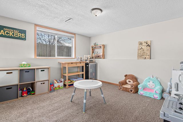 326 Braeburn Drive, Shakopee, MN 55379