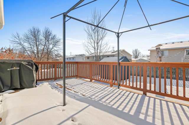 326 Braeburn Drive, Shakopee, MN 55379