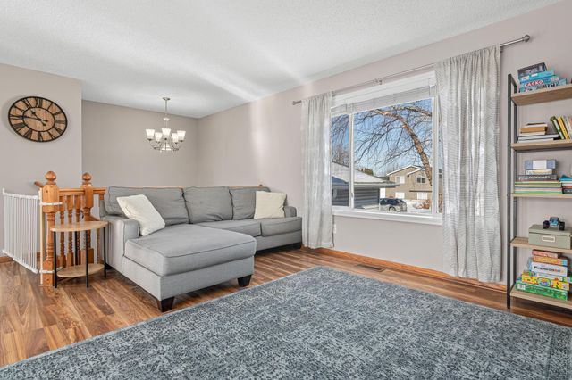 326 Braeburn Drive, Shakopee, MN 55379