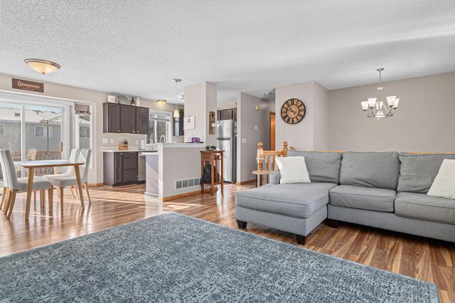 326 Braeburn Drive, Shakopee, MN 55379