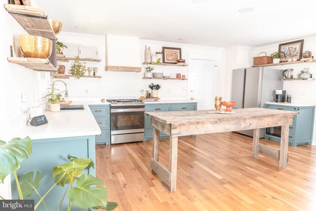 73 VILLAGE GROVE RD, Fredericksburg, VA 22406