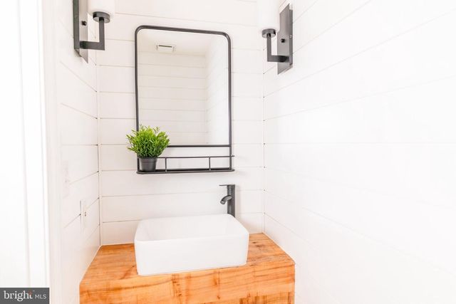 73 VILLAGE GROVE RD, Fredericksburg, VA 22406