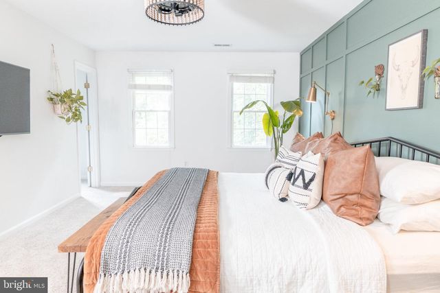 73 VILLAGE GROVE RD, Fredericksburg, VA 22406