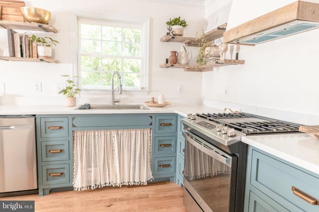 73 VILLAGE GROVE RD, Fredericksburg, VA 22406