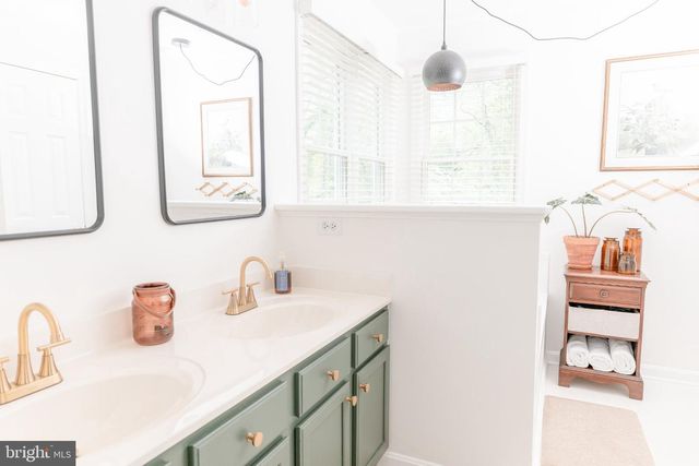 73 VILLAGE GROVE RD, Fredericksburg, VA 22406