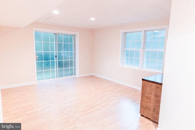 73 VILLAGE GROVE RD, Fredericksburg, VA 22406