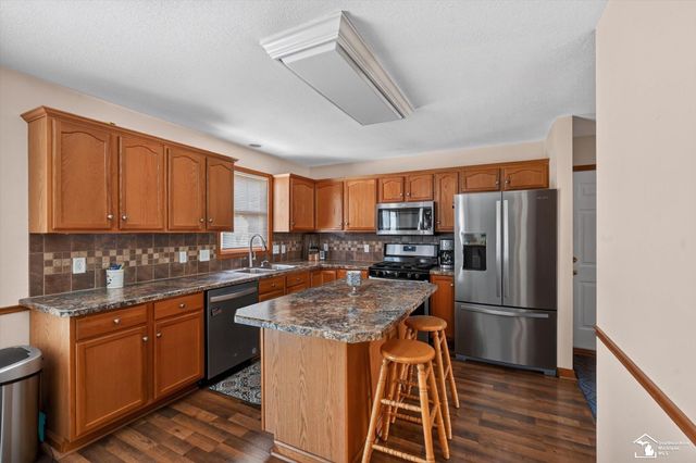9078 Village Meadows Drive, Temperance, MI 48182