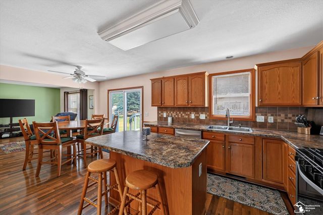 9078 Village Meadows Drive, Temperance, MI 48182