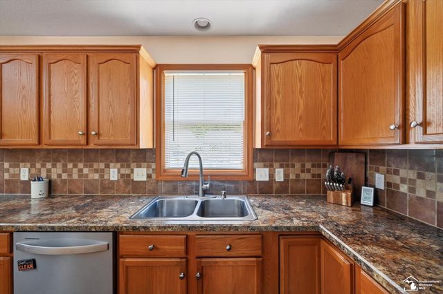 9078 Village Meadows Drive, Temperance, MI 48182