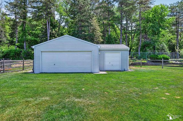 9078 Village Meadows Drive, Temperance, MI 48182