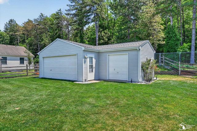 9078 Village Meadows Drive, Temperance, MI 48182