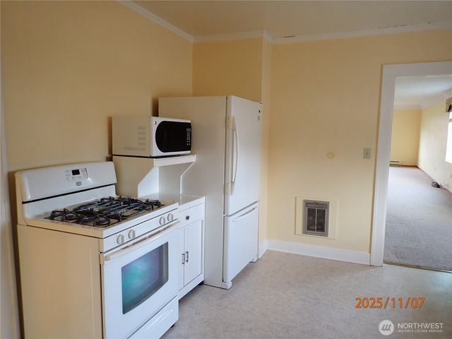 102 W Emerson Avenue, Hoquiam, WA 98550