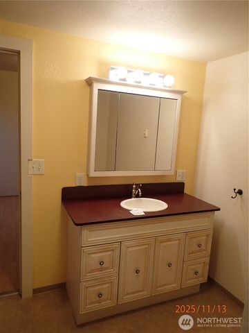 102 W Emerson Avenue, Hoquiam, WA 98550