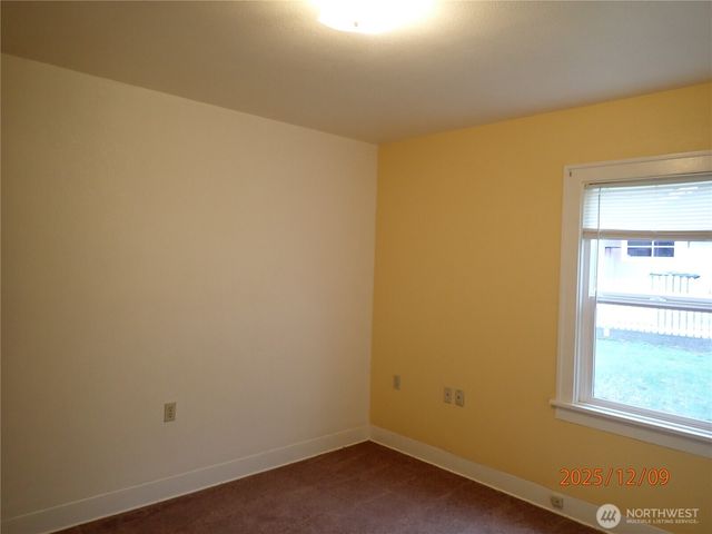 102 W Emerson Avenue, Hoquiam, WA 98550