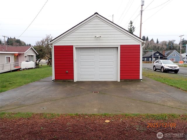 102 W Emerson Avenue, Hoquiam, WA 98550