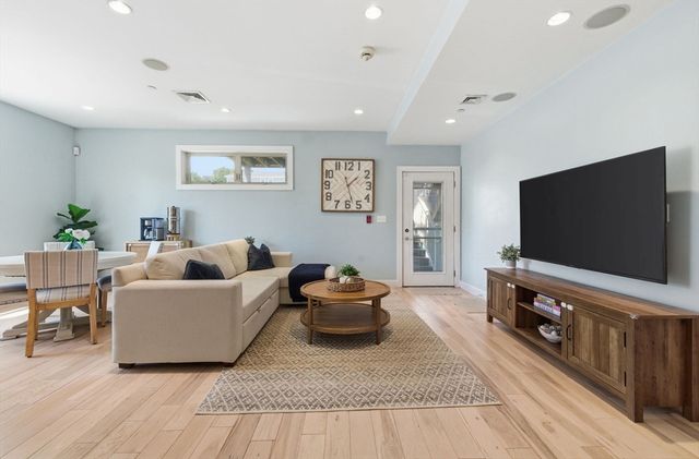 34 Coffey St 3, Boston, MA 02122