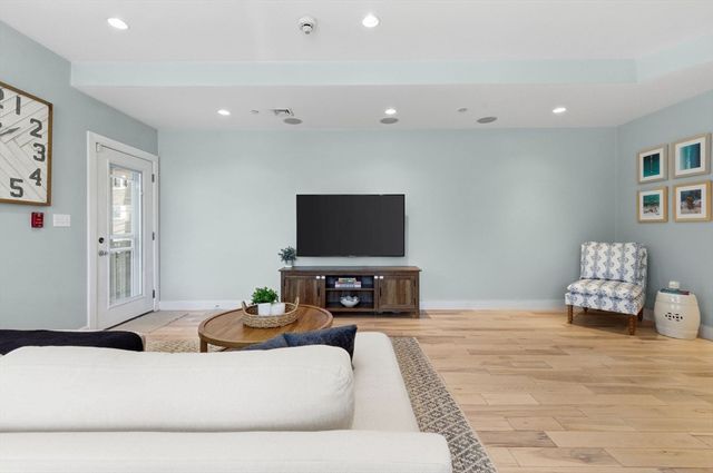 34 Coffey St 3, Boston, MA 02122