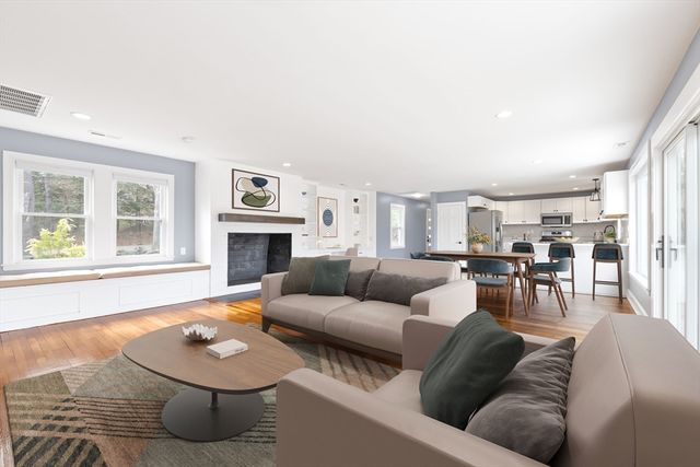 100 Maple Street, Sherborn, MA 01770