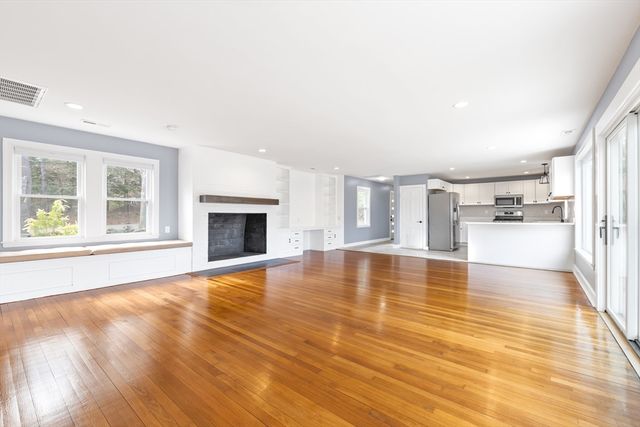 100 Maple Street, Sherborn, MA 01770