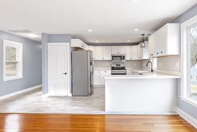 100 Maple Street, Sherborn, MA 01770