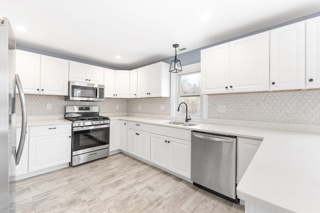 100 Maple Street, Sherborn, MA 01770